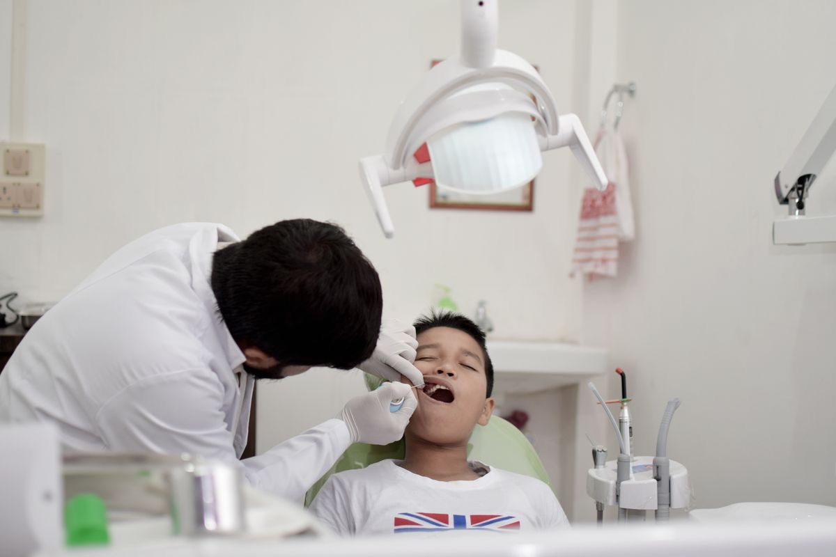 A dentist in consultation